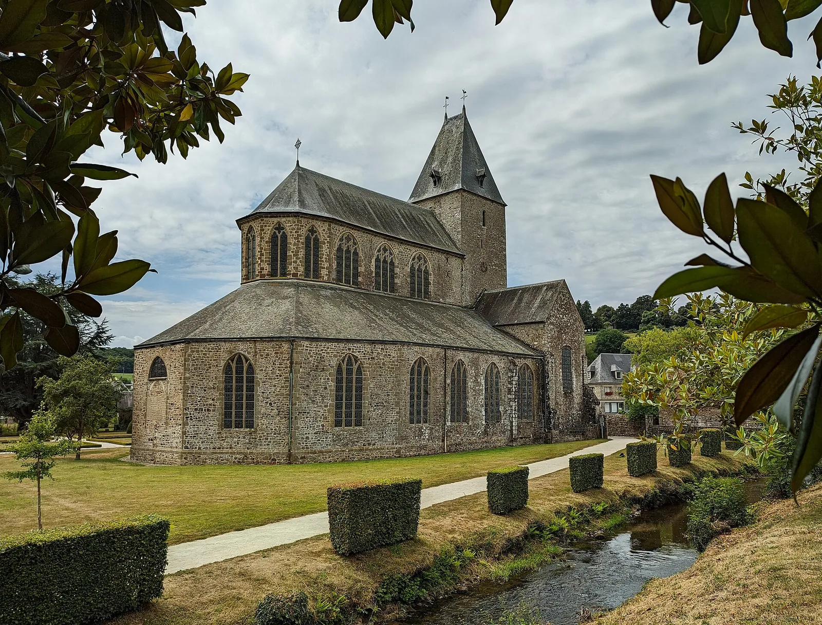 abbaye de Lonlay