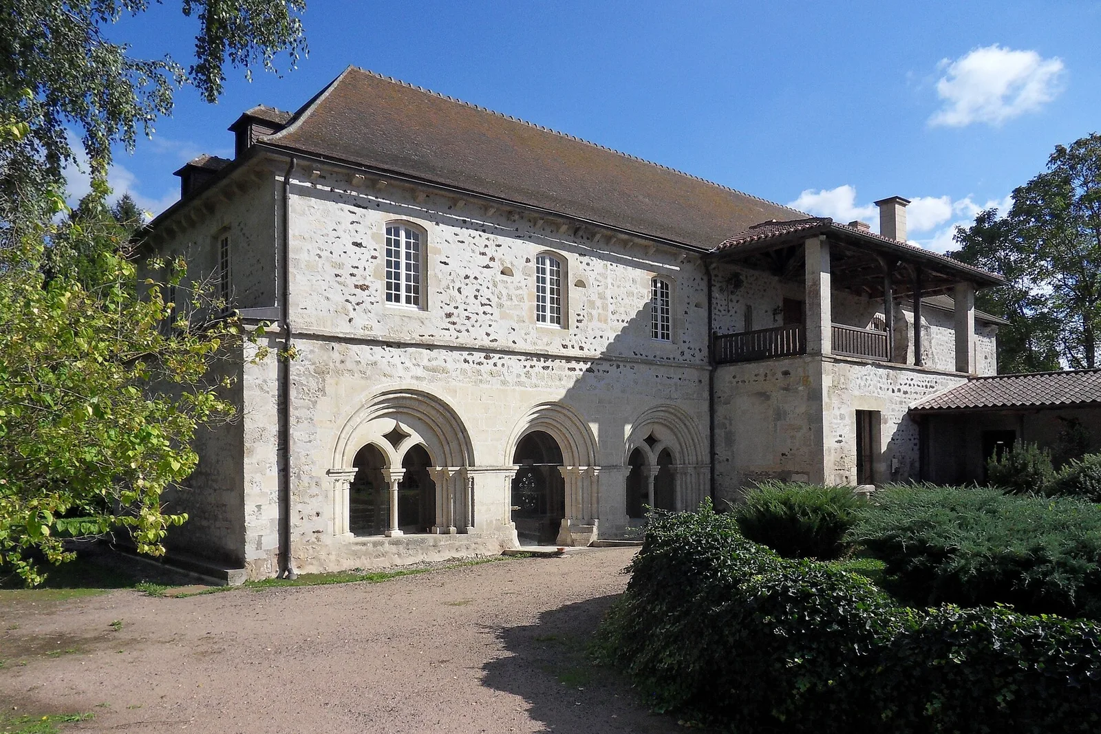 abbaye Saint-Gilbert de Neuffonts