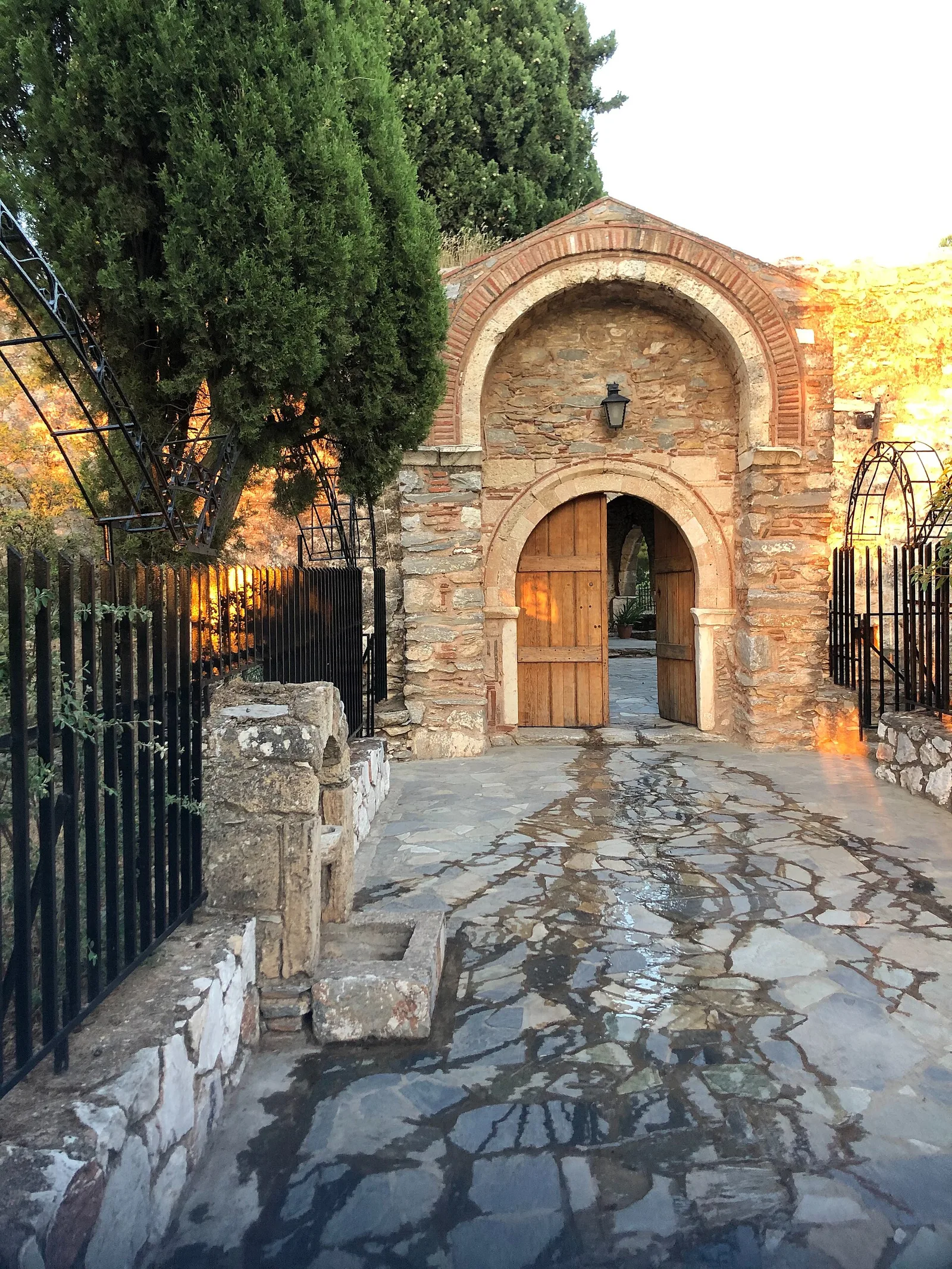 Agios Ioannis Kynigos monastery