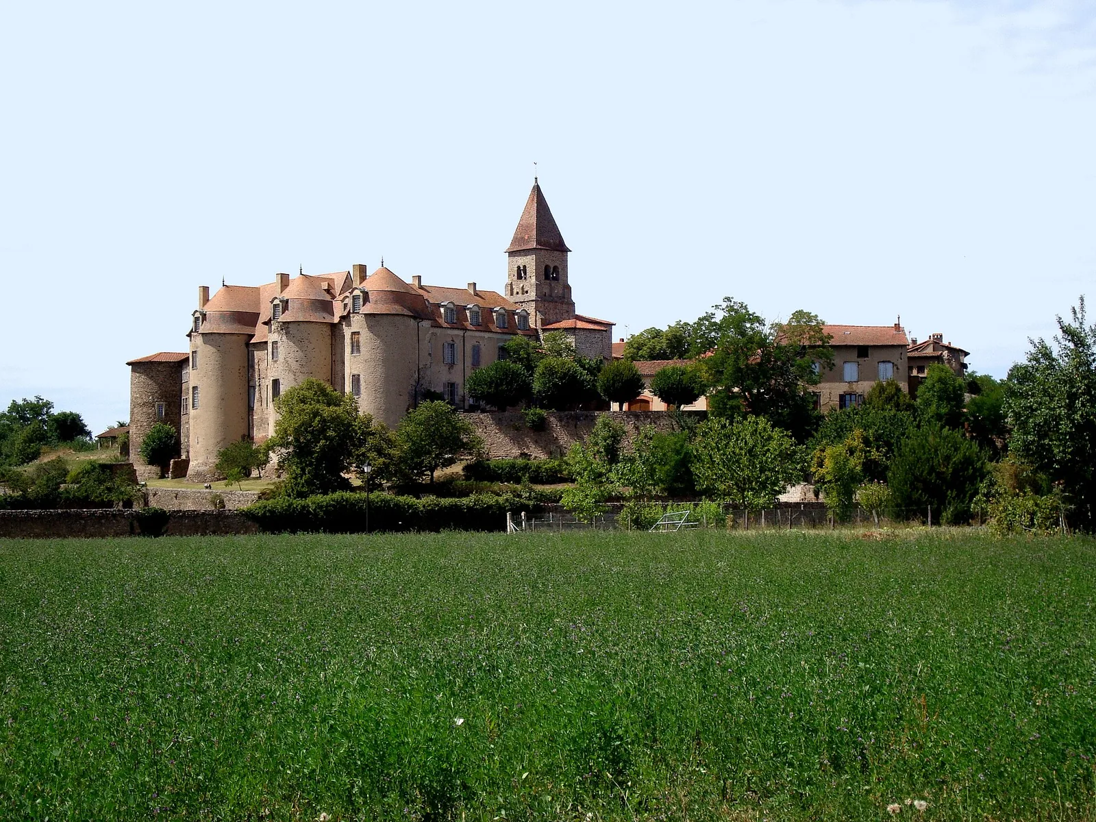 château-prieuré de Pommiers-en-Forez