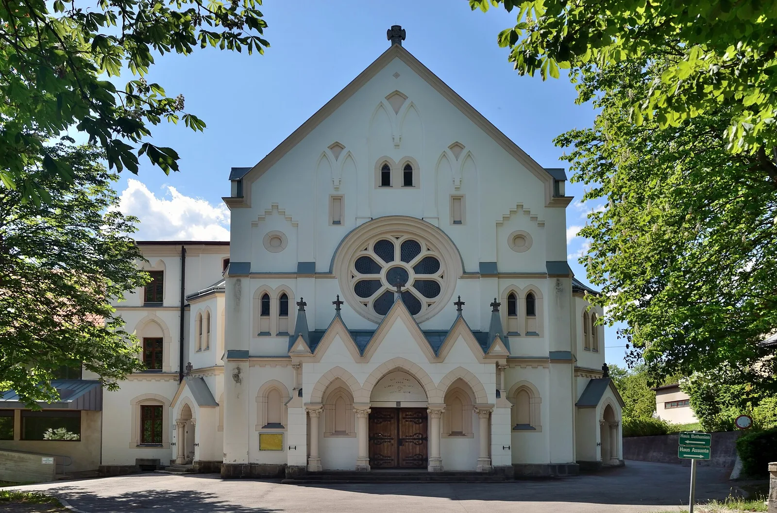 church portal of the former Annunziata monastery “Am Stein” of the Franciscan Missionaries of Mary (FMM) in Maria Anzbach