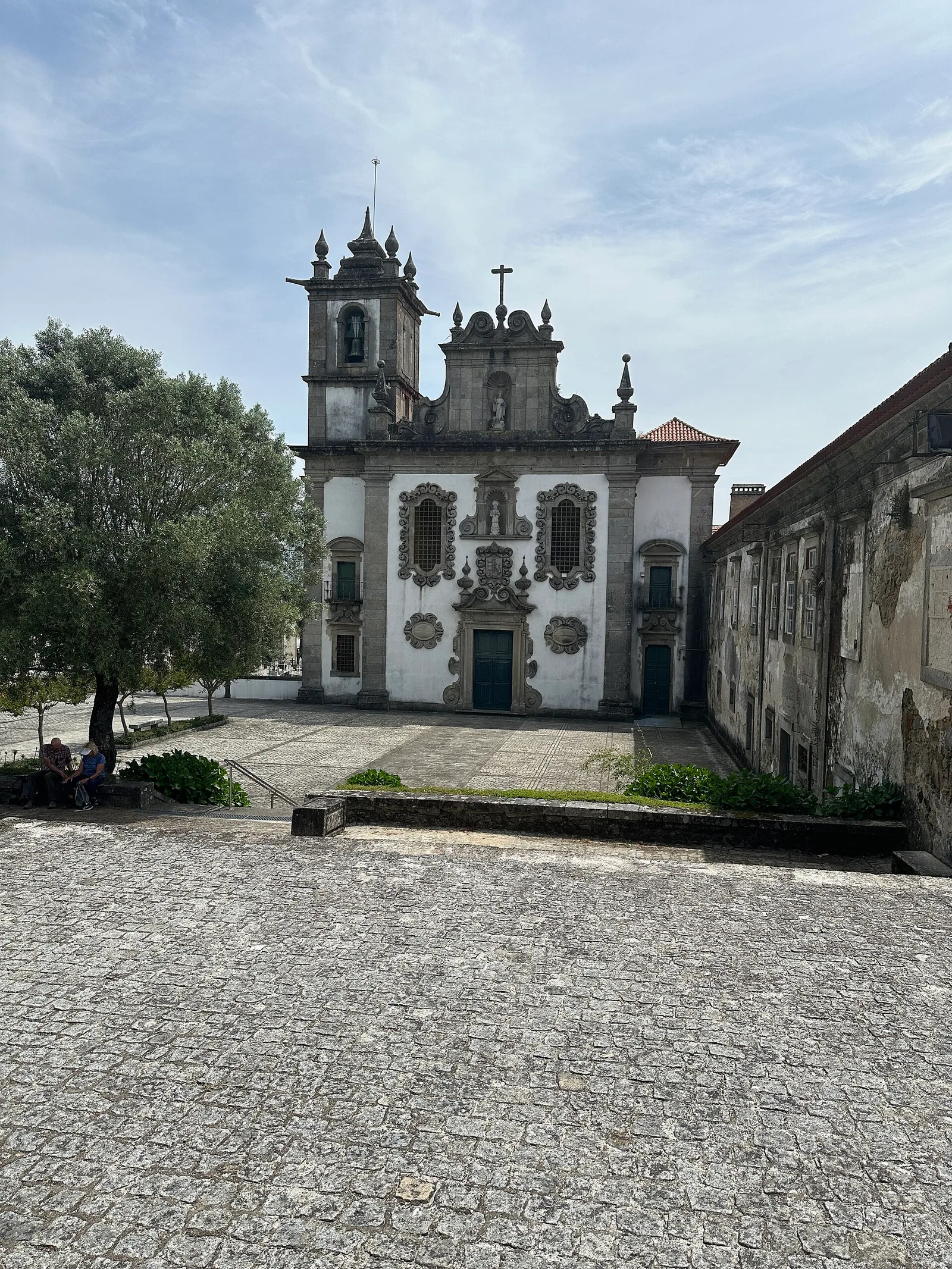 Conjunto formado pela Igreja, cruzeiro e restos do Convento de São Romão do Neiva