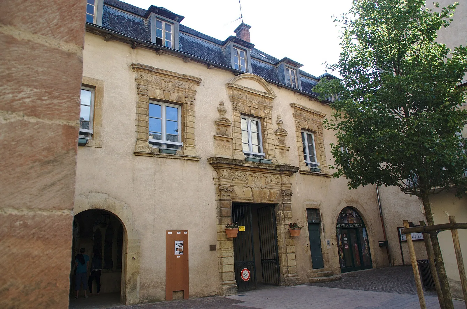 couvent des Pénitents de Saint-Geniez-d'Olt