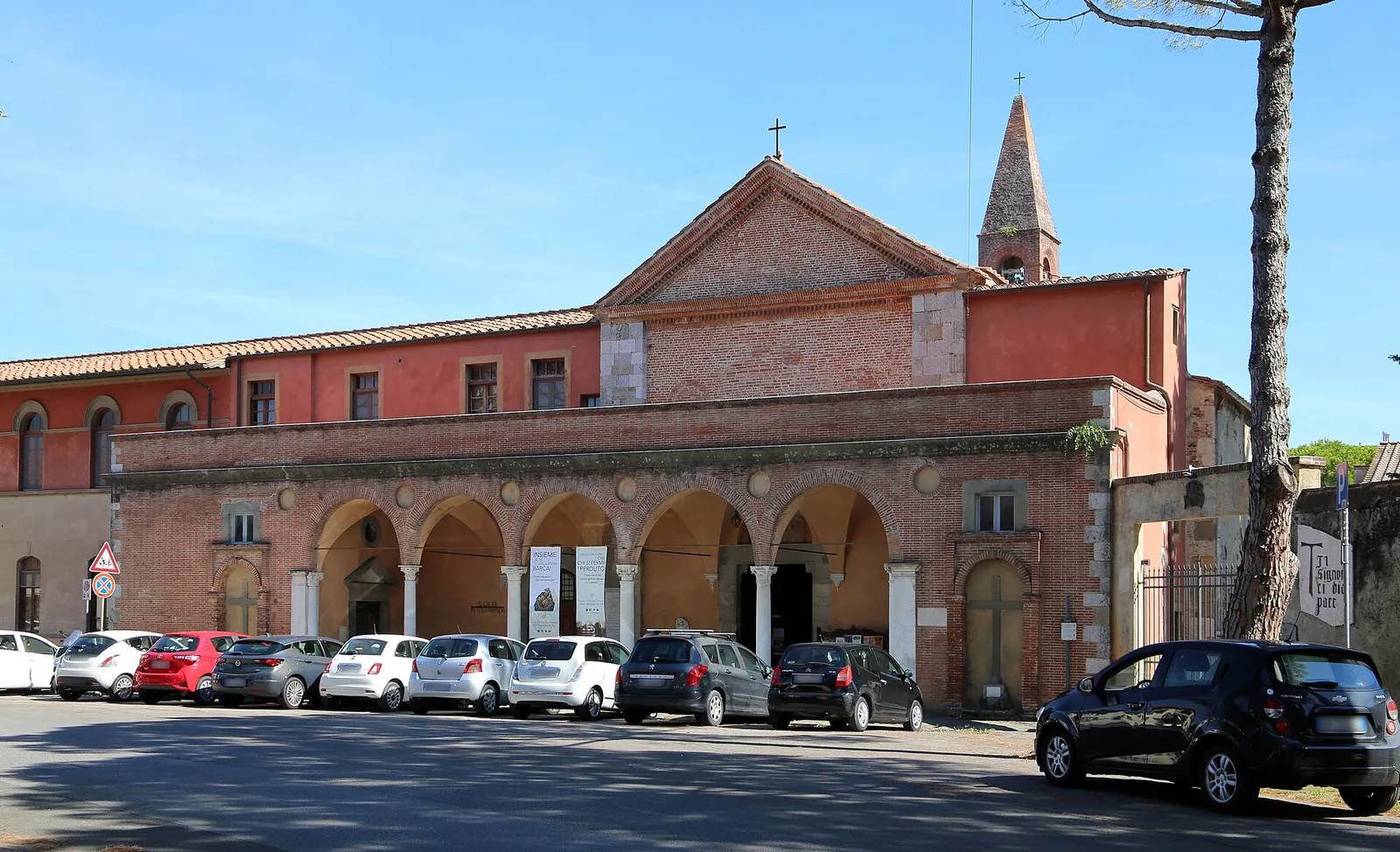 église et monastère Santa Croce in Fossabanda
