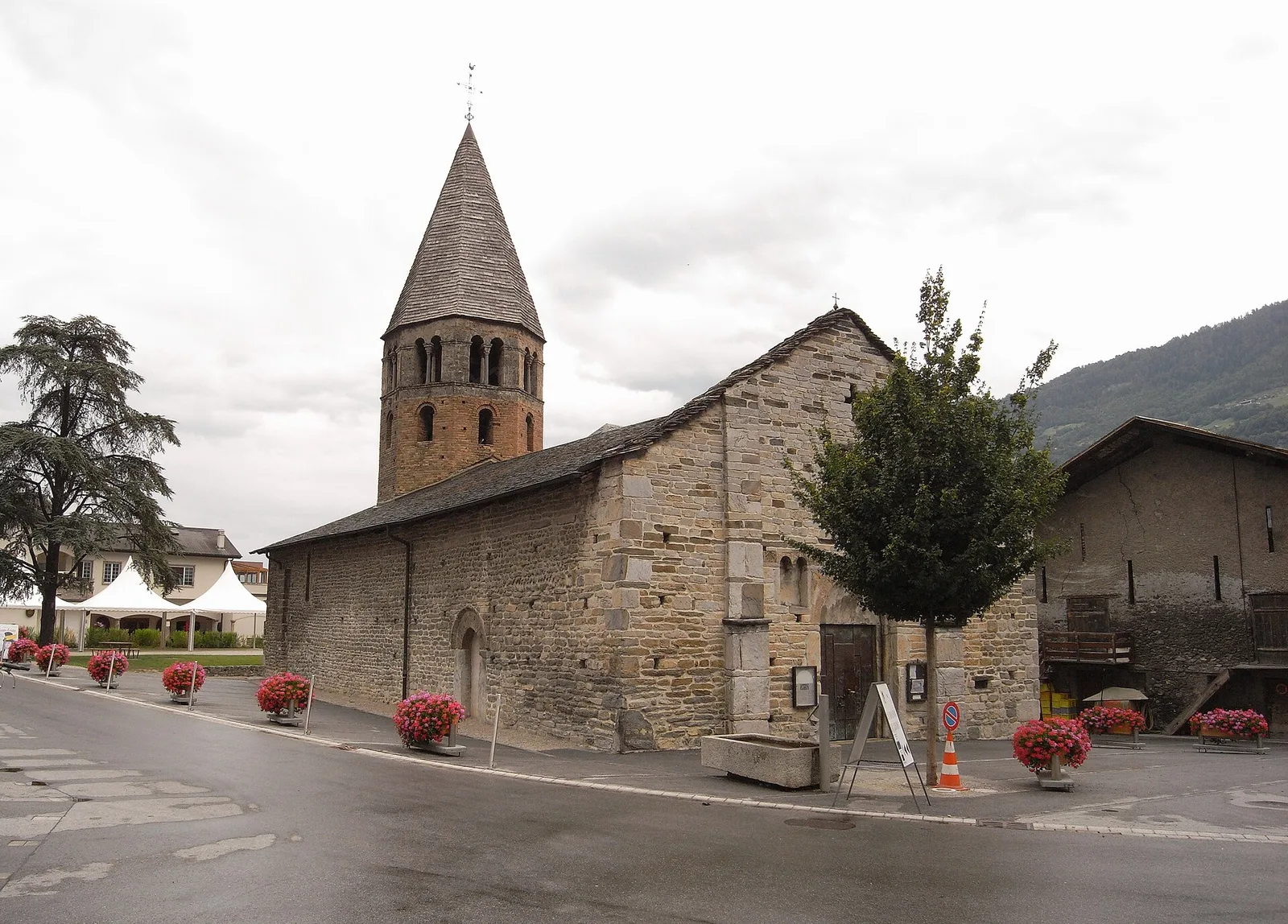 église St-Pierre et ancien prieuré