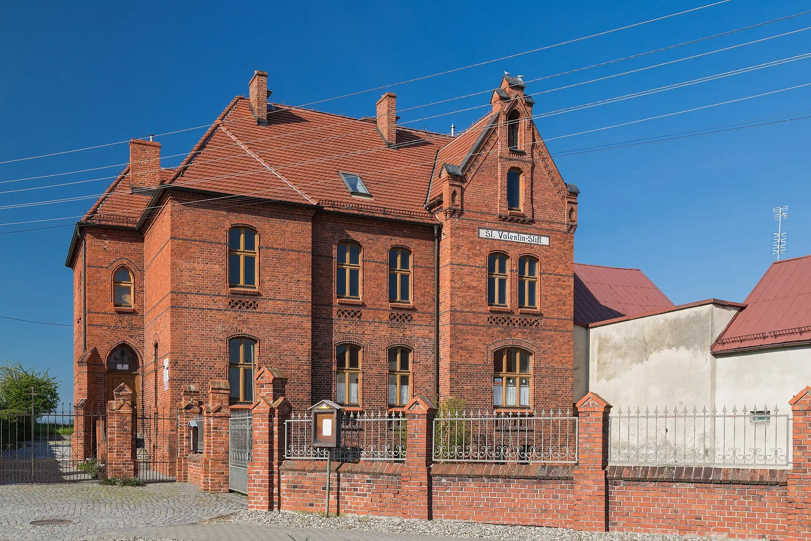 Former monastery in Bie艅kowice
