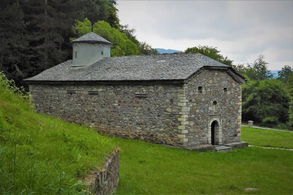 Holy Trinity Church, Pisoderi