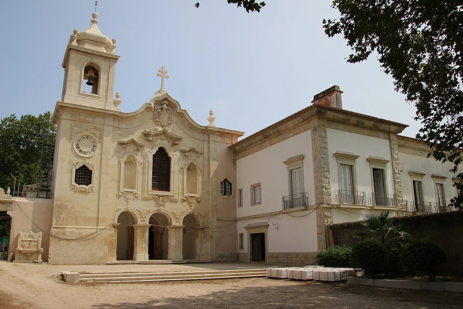 Igreja de São Marcos, incluindo a Capela dos Reis Magos, o retábulo do altar-mor, os túmulos dos Silvas e a sacristia, e o claustro, a casa do capÃtulo e as adegas do antigo Convento de São Marcos
