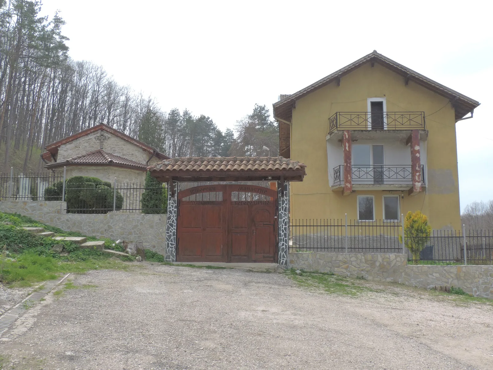 Izvor Monastery