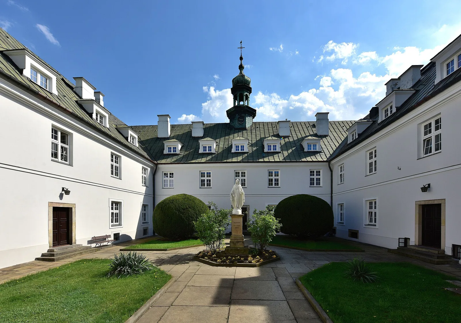 Klasztor sióstr szarytek w Warszawie