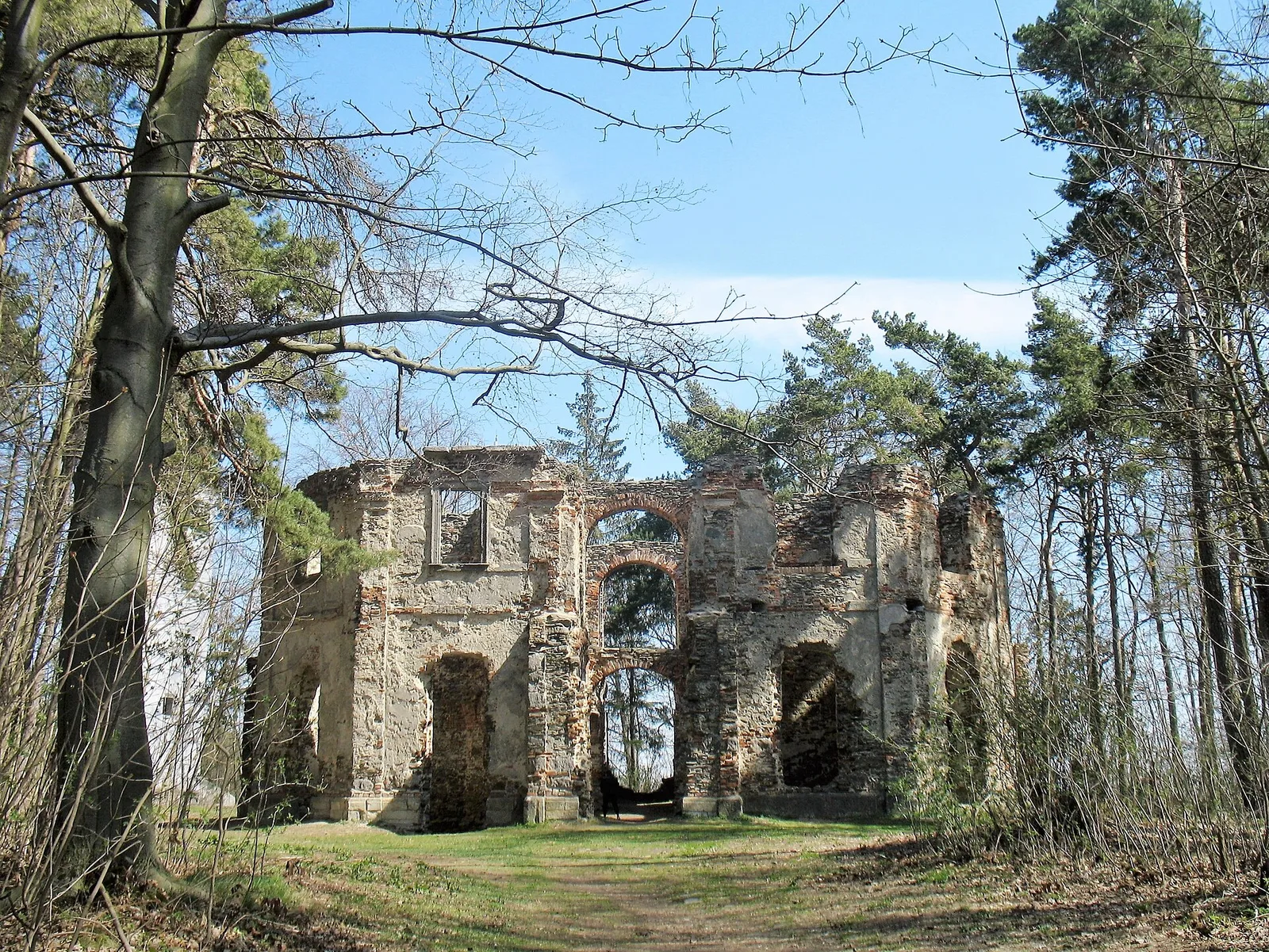 Luftschloss Belveder with the Chapel of St. John the Baptist