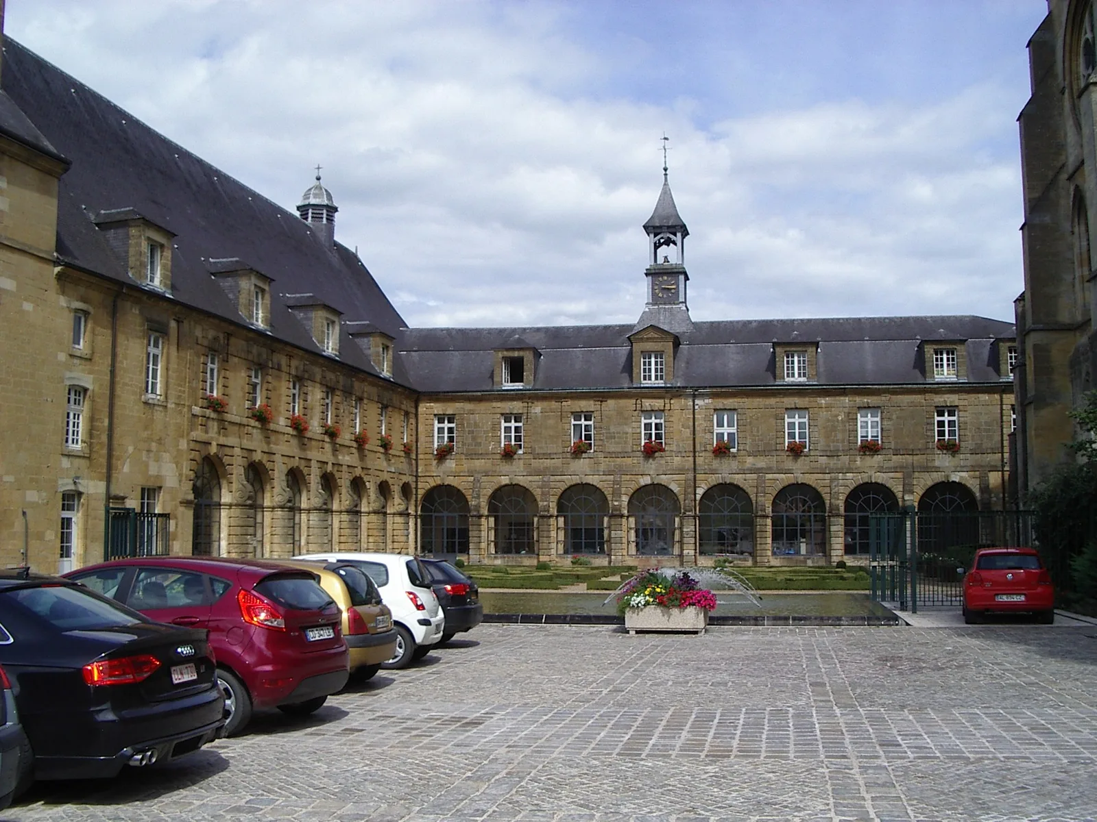 monastère de Mouzon