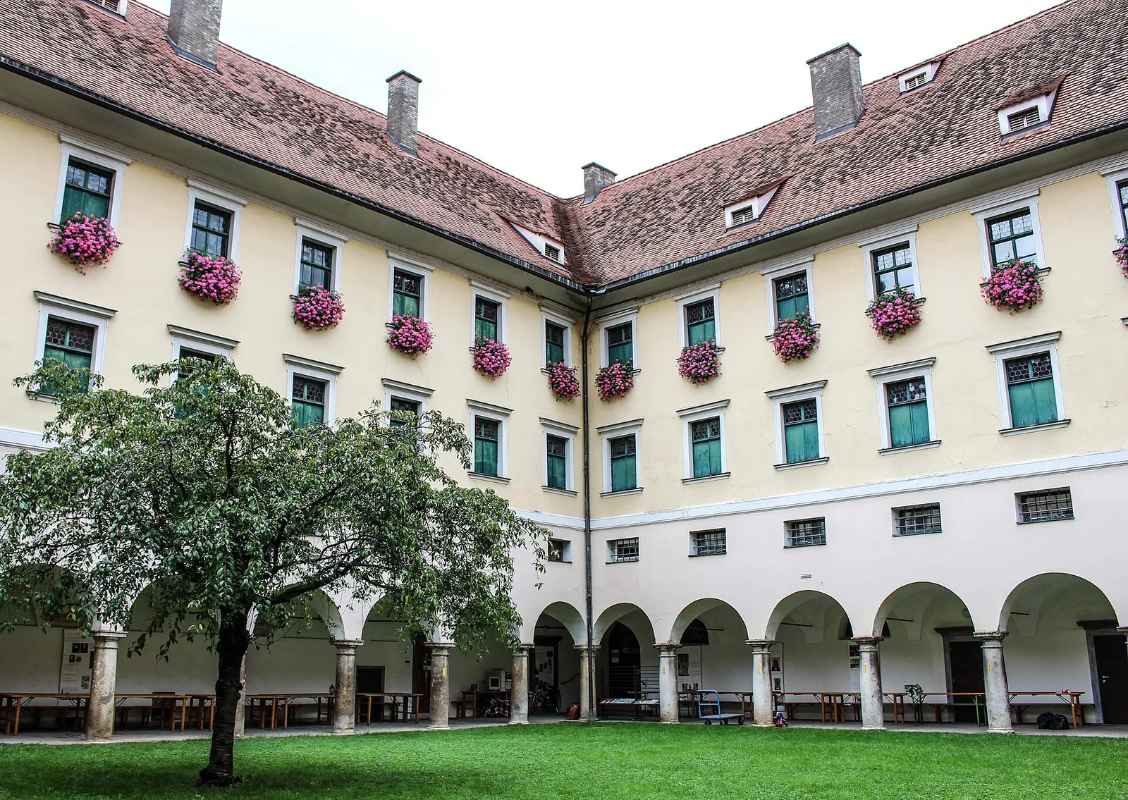 monastère minoritaire