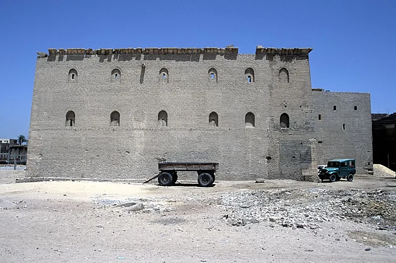 monastère rouge