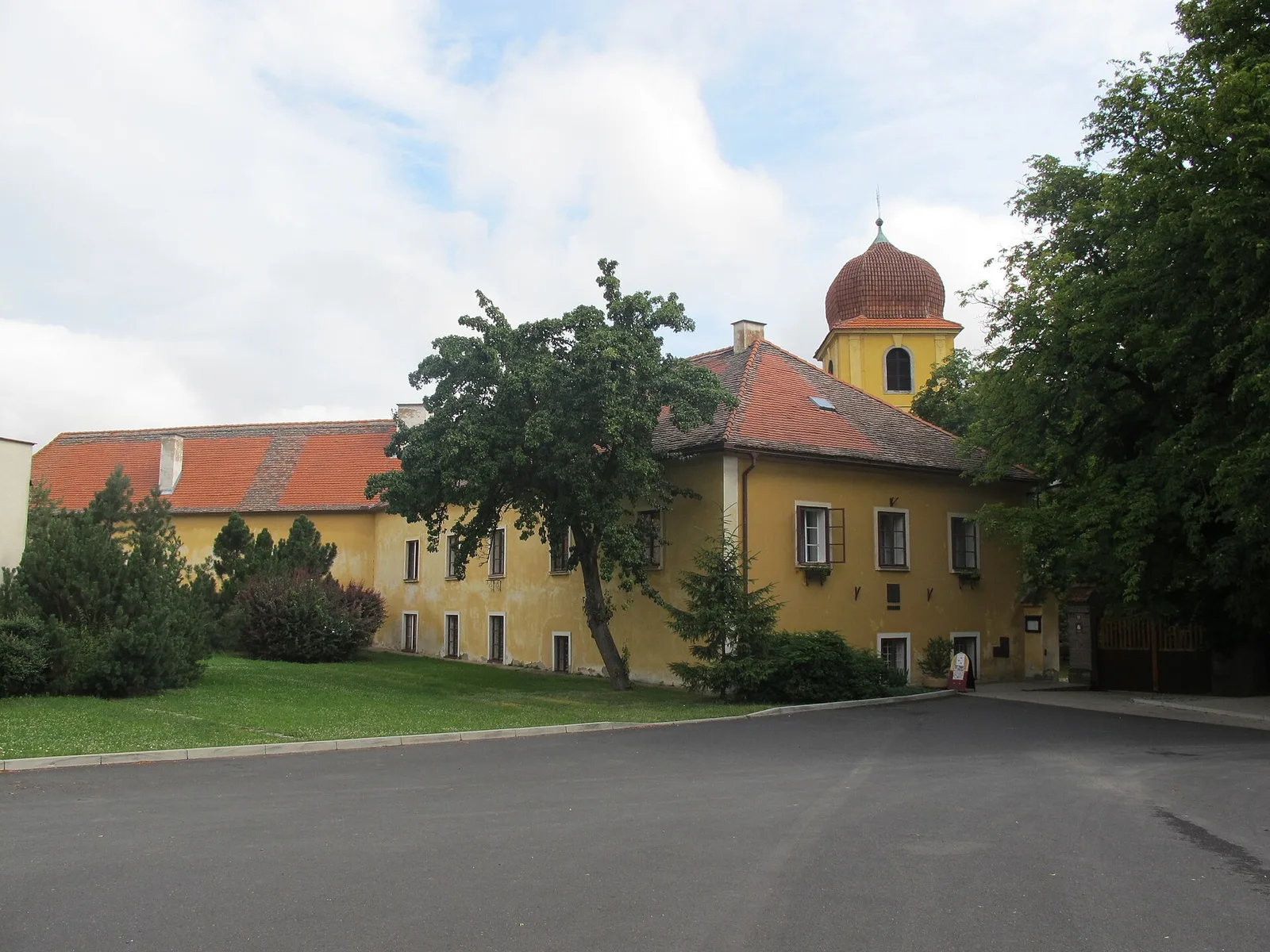 Monastery in Panenský Týnec