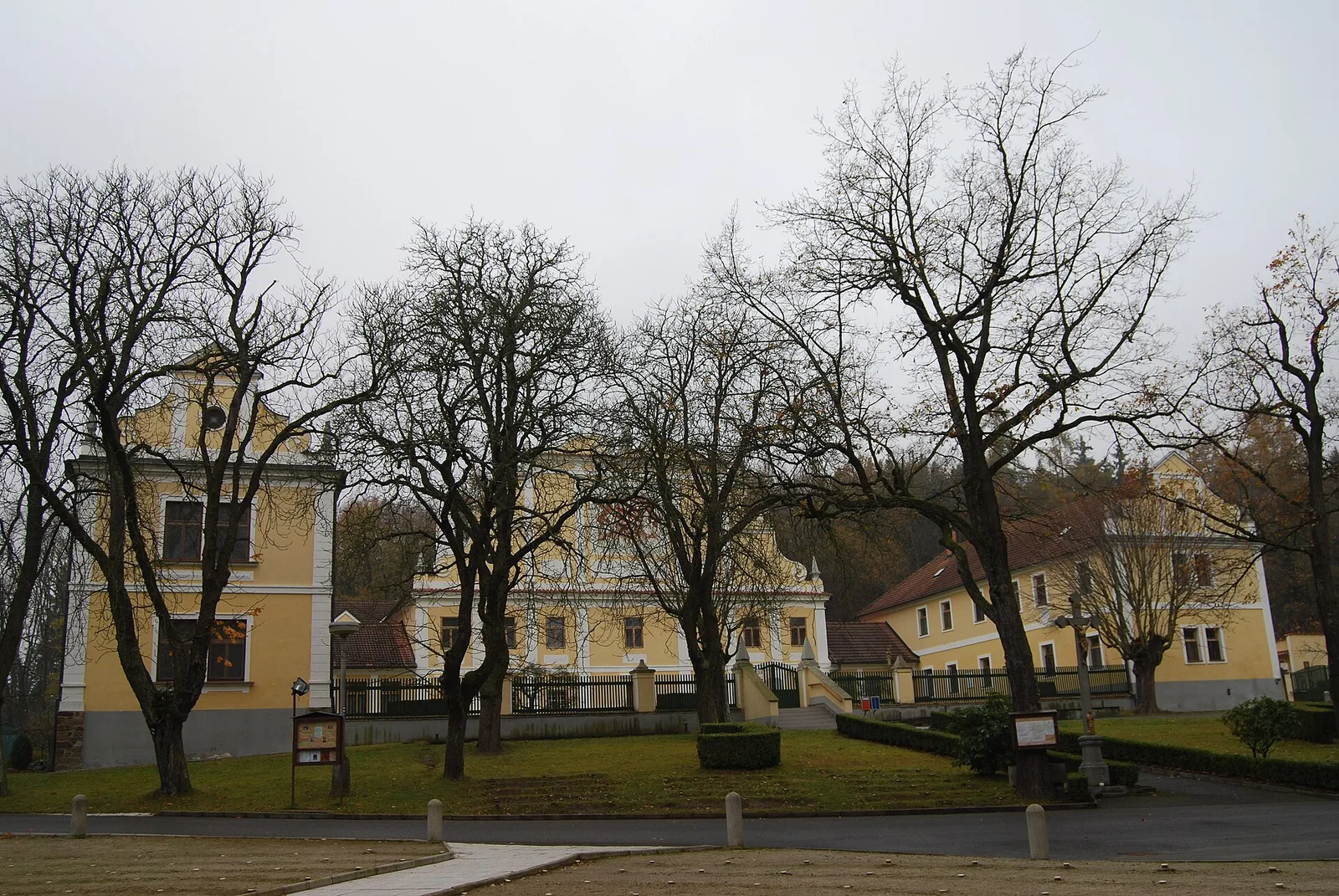 Monastery of the Congregation of the Gray Sisters in Lomec
