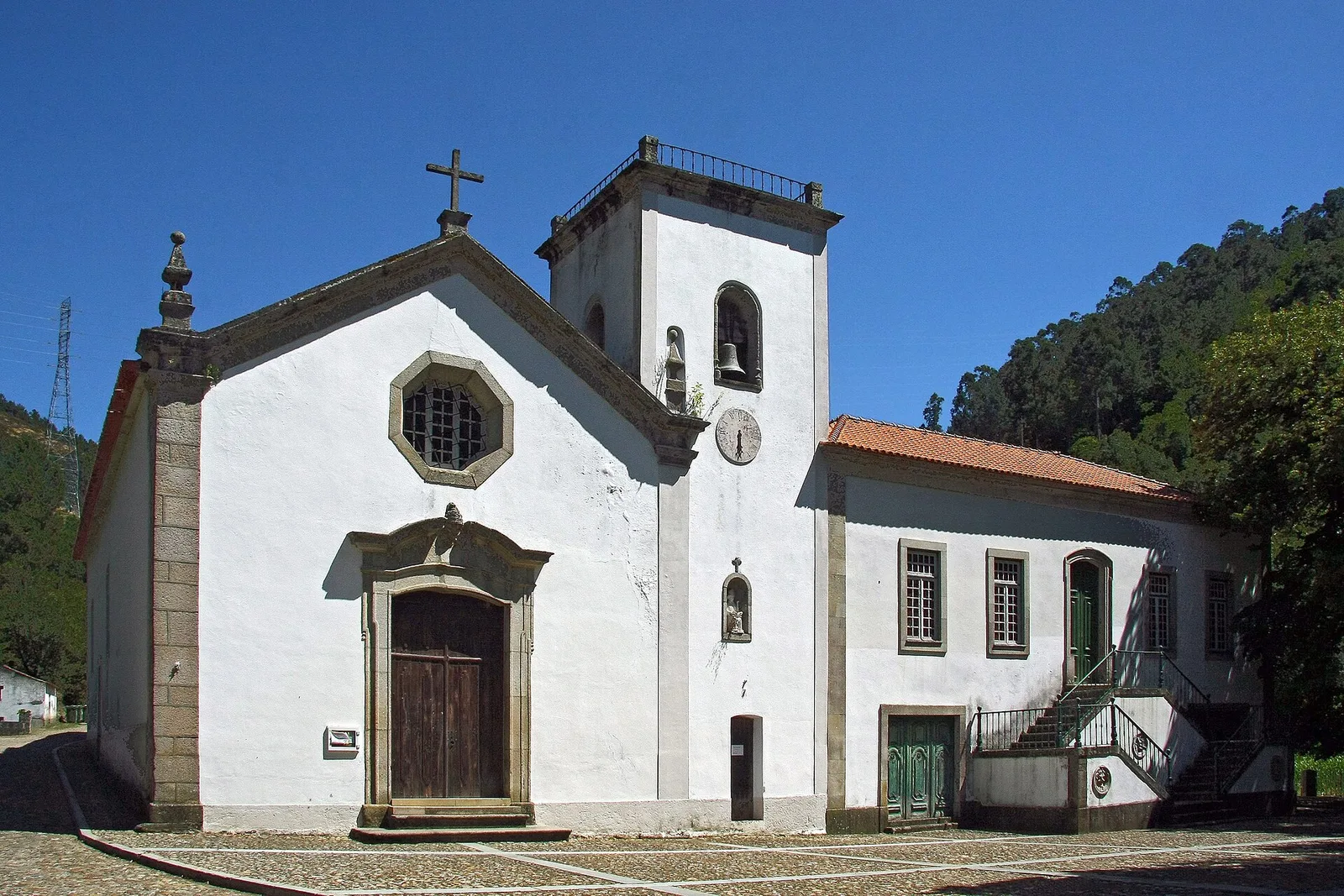 Mosteiro de Folques, recheio artístico e quinta