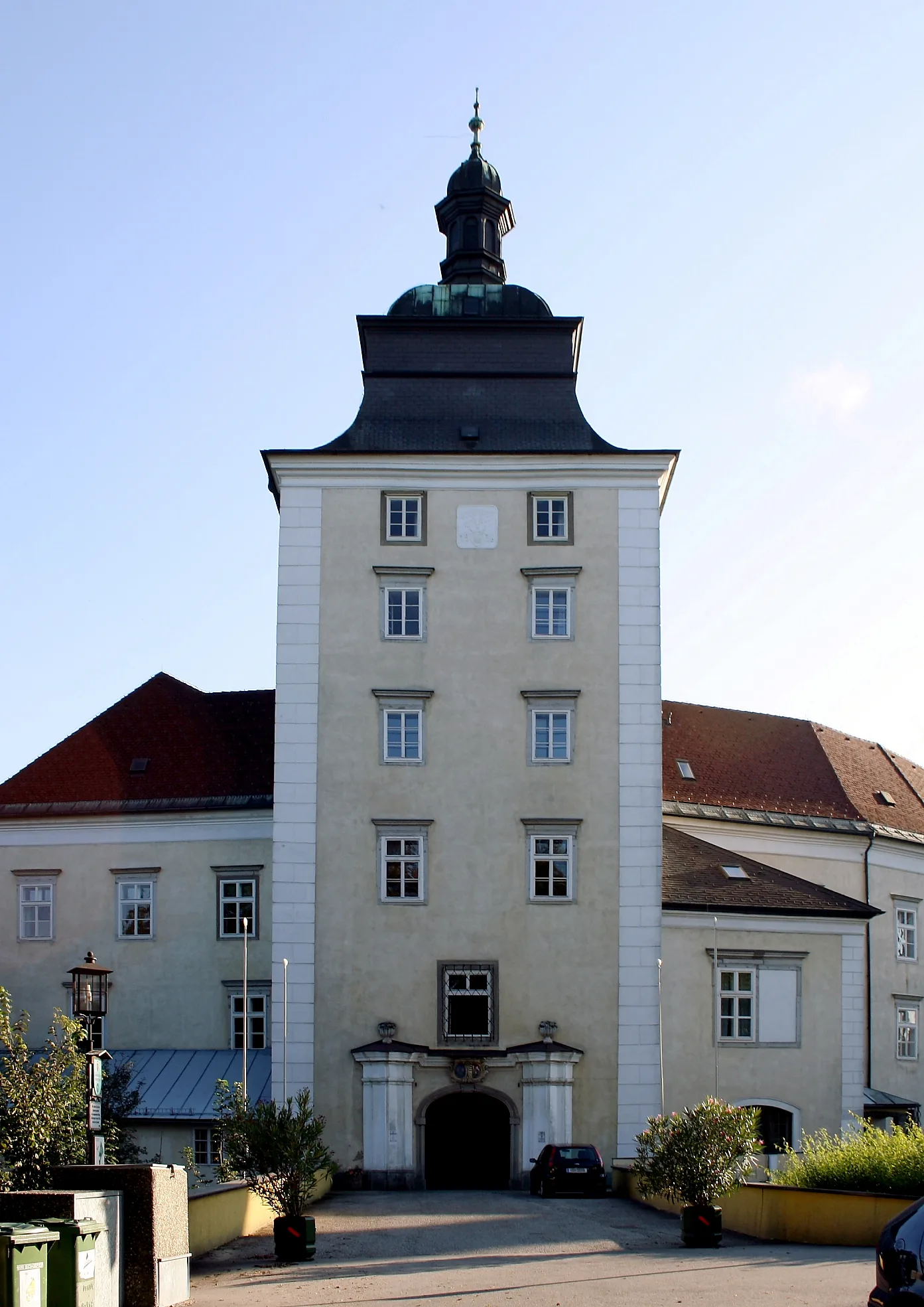 Palace and monastery of Puchheim