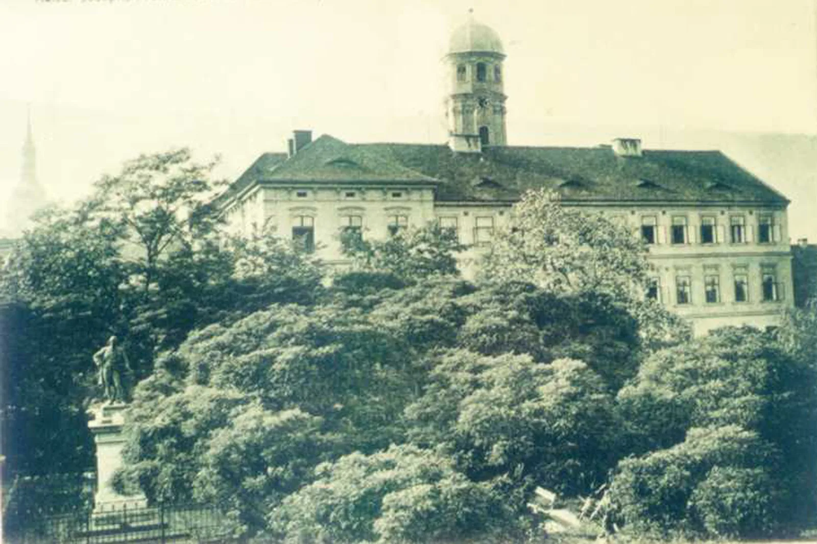 Piaristická kolej