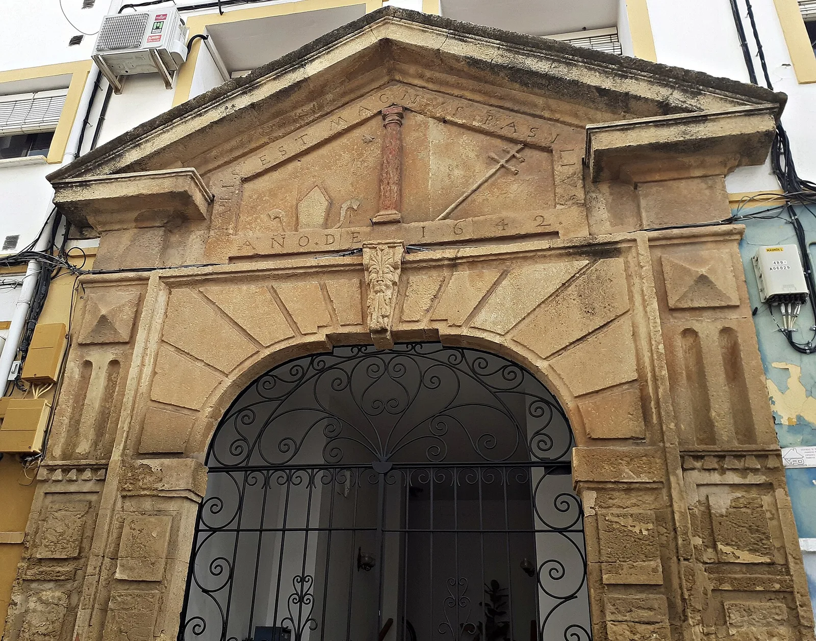 Portada del antiguo Convento de San Basilio Magno