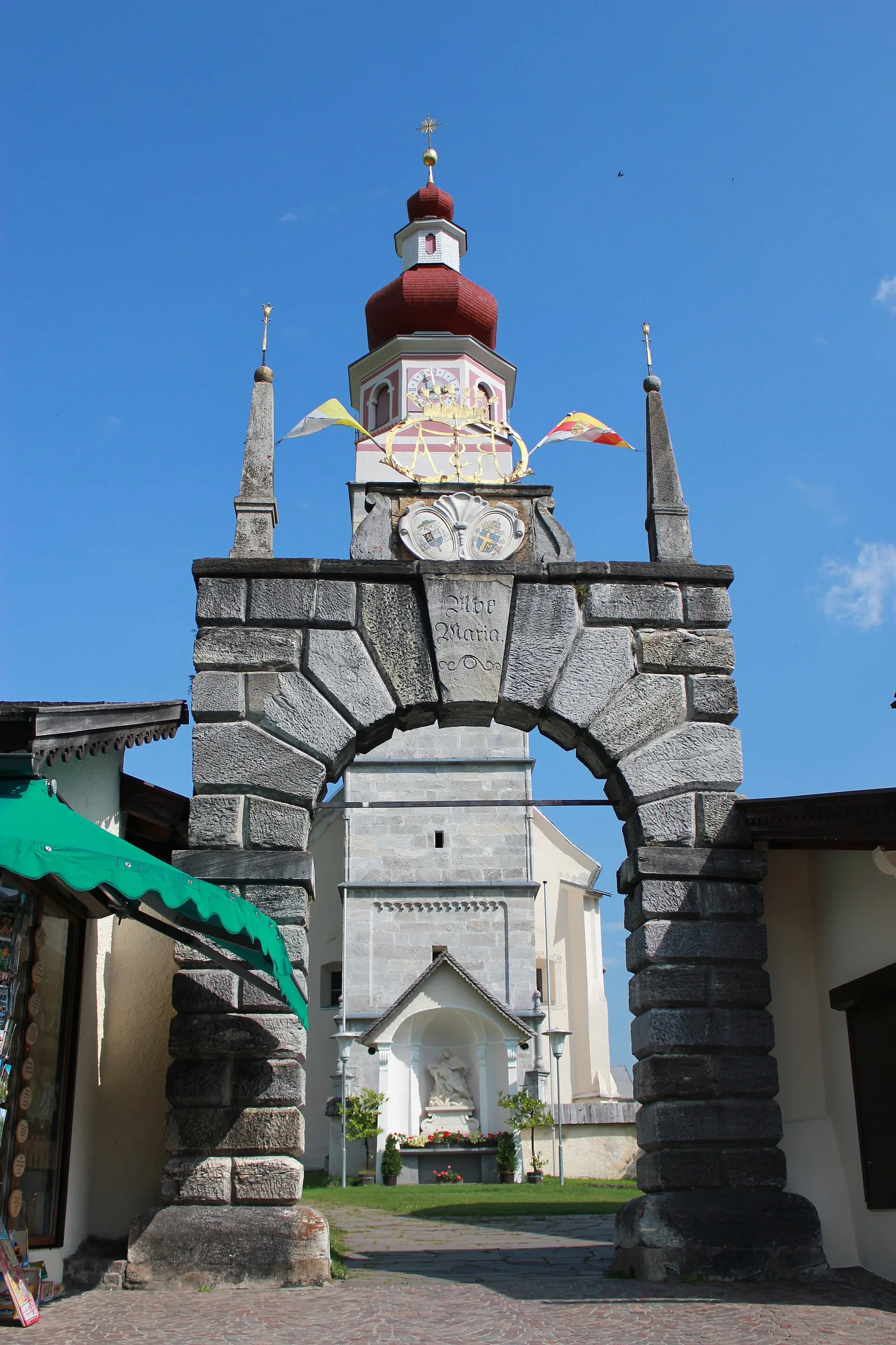 Portal Klosteranlage Maria Luggau