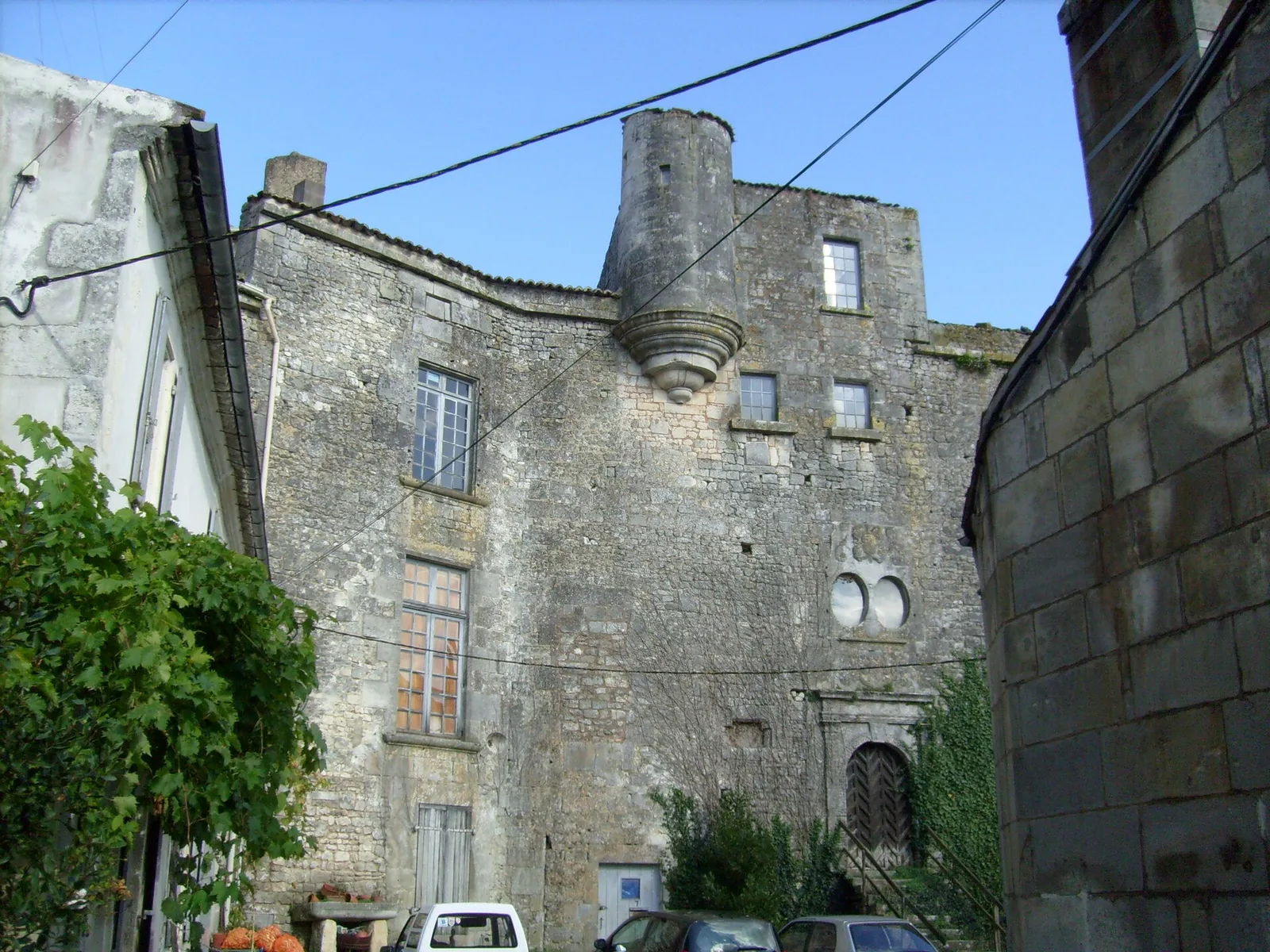 prieuré de Pont-l'Abbé-d'Arnoult