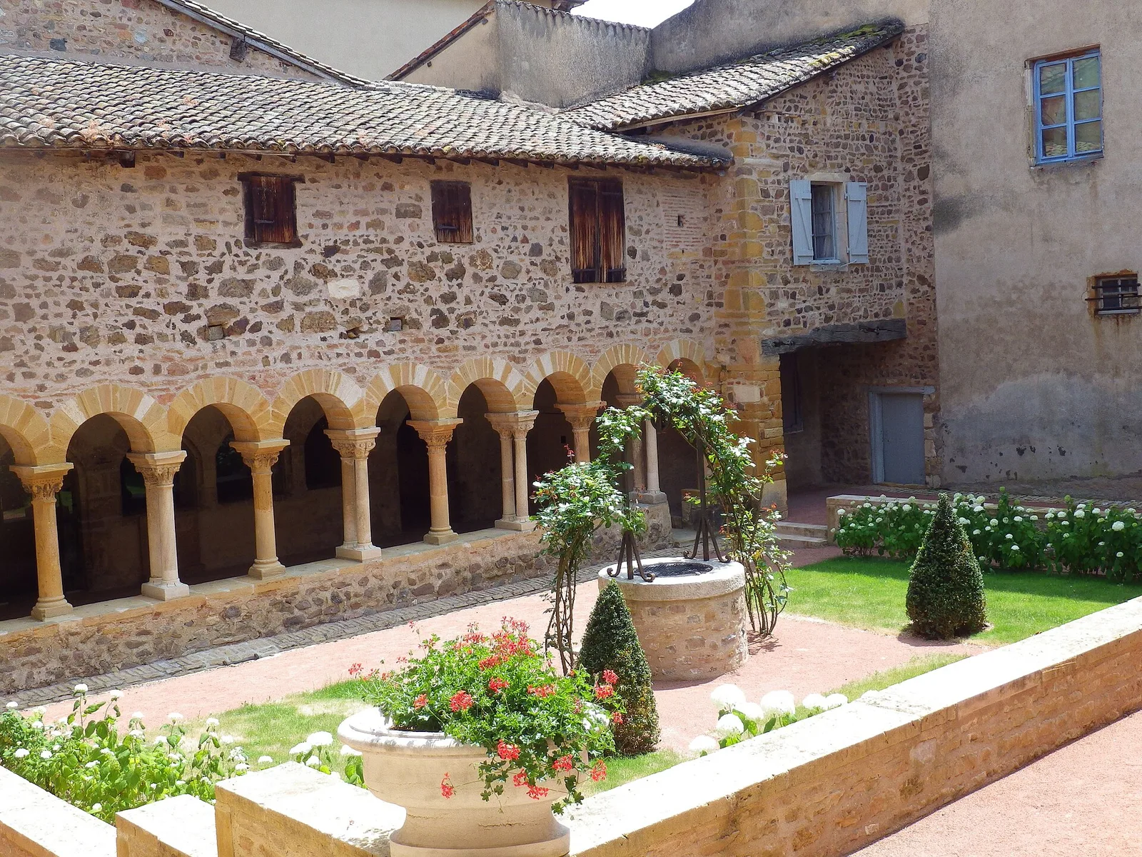 prieuré de Salles-en-Beaujolais