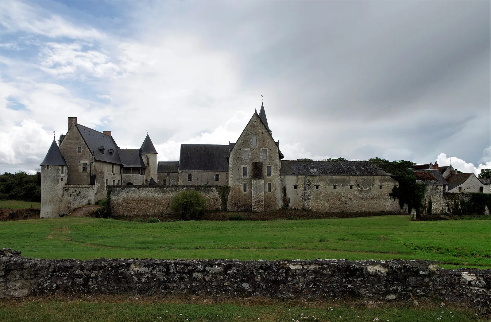 prieuré du Louroux