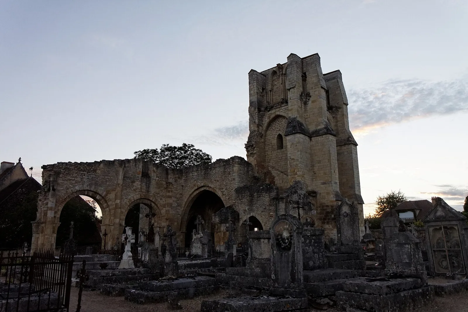prieuré Notre-Dame du Pré de Donzy