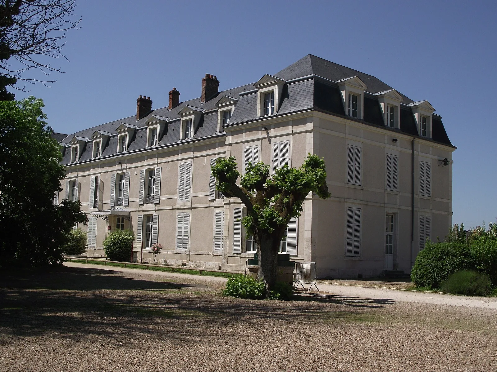 prieuré Saint-Lazare et hospice Lunier