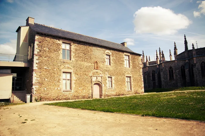 prieuré Saint-Pierre de Noyal-sur-Vilaine