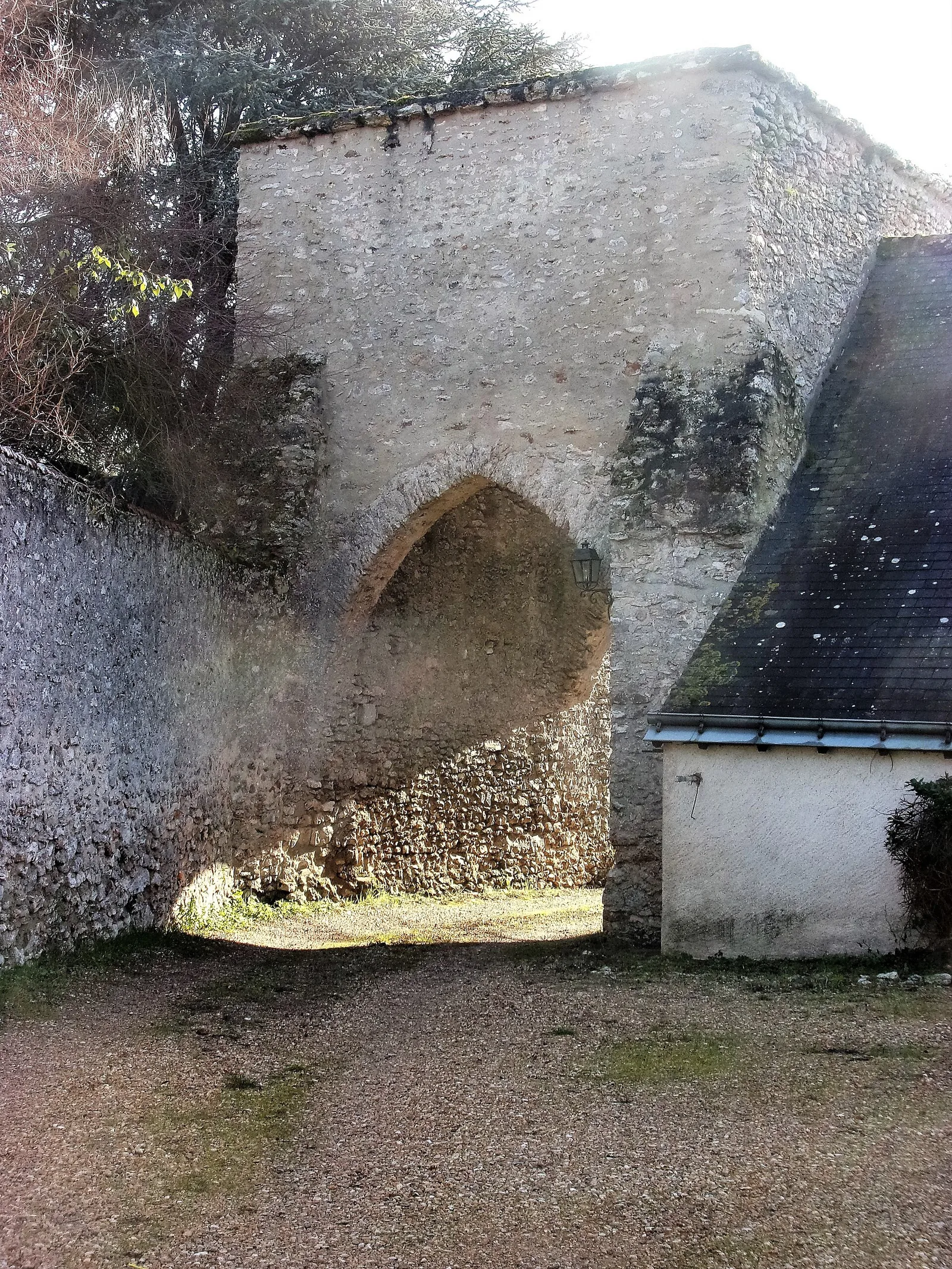 prieuré Saint-Pierre de Vontes