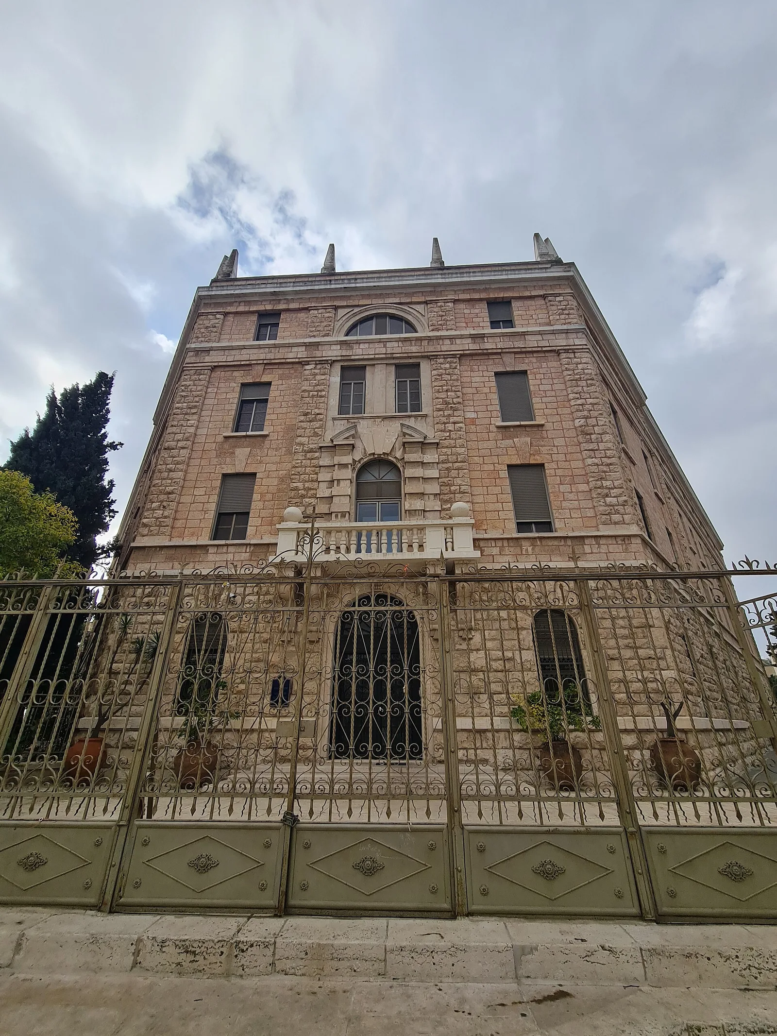 Terra Sancta College